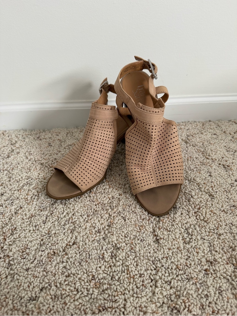 Open-Toe Perforated Block Heel Sandals - Tan